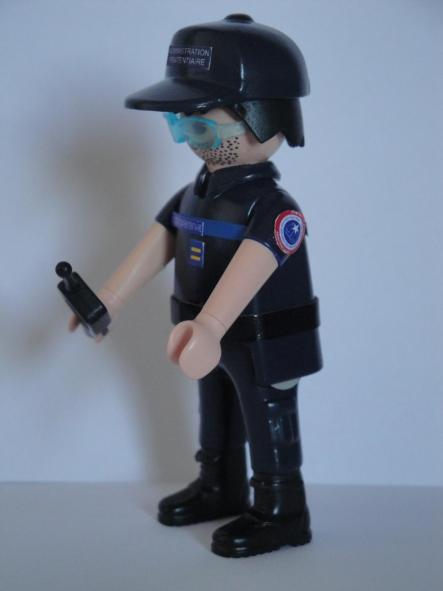 Playmobil personalizado con uniforme azul oscuro Administración Penitenciaria Francia Administration Penitentiaire hombre [2]