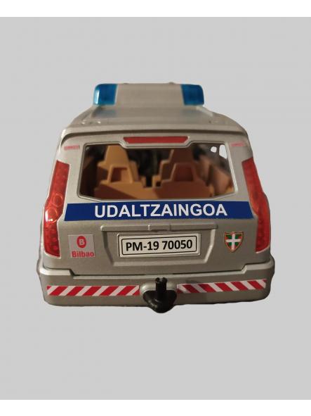 Playmobil coche personalizado con los distintivos de la Policía Municipal Udaltzaingoa de Bilbao [1]