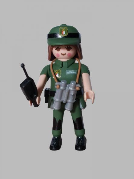 Playmobil personalizado con uniforme de Agente Medioambiental Castilla la Mancha mujer