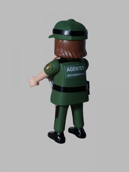 Playmobil personalizado con uniforme de Agente Medioambiental Castilla la Mancha mujer [1]