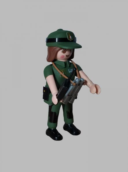 Playmobil personalizado con uniforme de Agente Medioambiental Castilla la Mancha mujer [2]