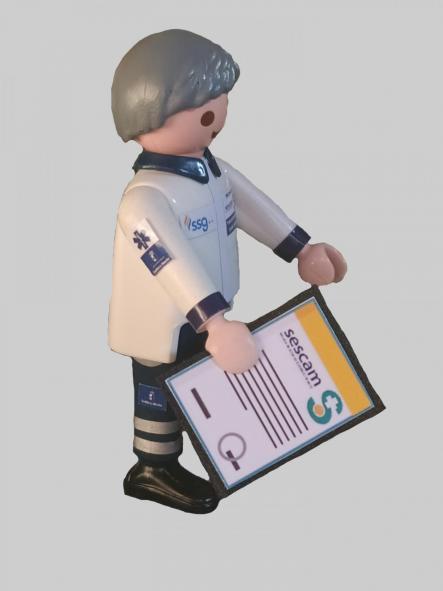 Playmobil personalizado con el uniforme de técnico de transporte Sanitario del SESCAM Servicio de Salud de Castilla la Mancha hombre  [2]