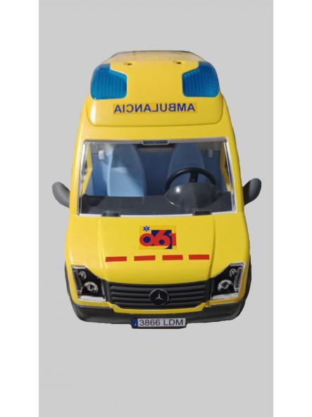 Ambulancia Playmobil personalizada con los distintivos del Servicio Andaluz de Salud SAS 061
