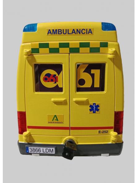 Ambulancia Playmobil personalizada con los distintivos del Servicio Andaluz de Salud SAS 061 [1]