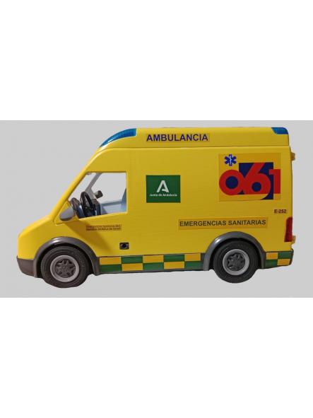 Ambulancia Playmobil personalizada con los distintivos del Servicio Andaluz de Salud SAS 061 [2]