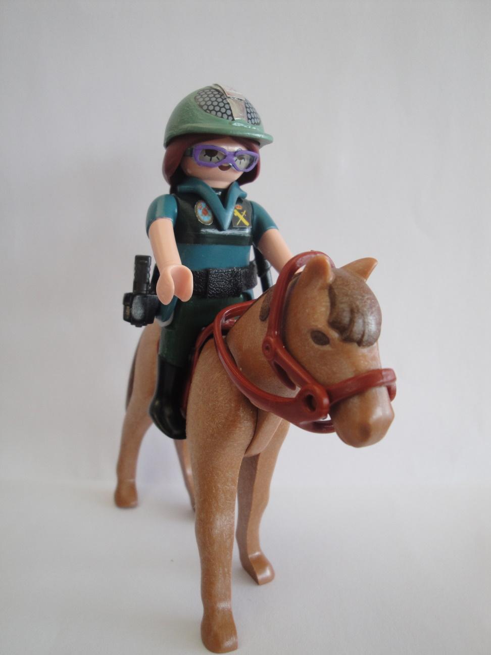 Playmobil personalizado Guardia Civil Unidad de Caballería mujer