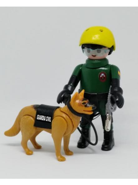 Playmobil personalizado Guardia Civil Servicio de Montaña hombre con perro de rescate 
