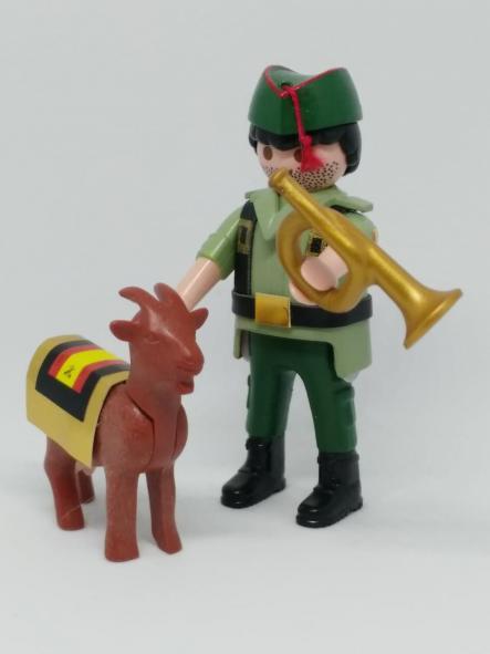 Playmobil personalizado con uniforme de Legionario con trompeta y cabra hombre