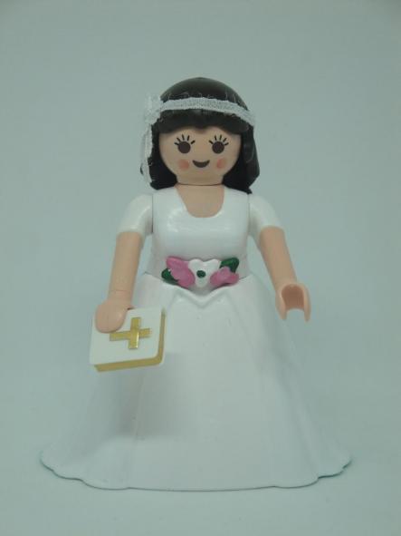 Playmobil personalizado con traje de primera comunión modelo niña con tocado en cabeza