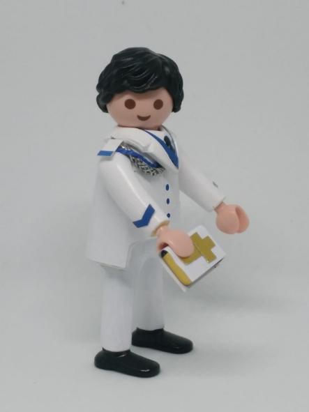 Playmobil personalizado con traje de primera comunión Chaqueta blanca detalles en azul modelo niño [1]