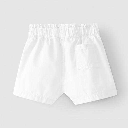 Pantalones cortos blancos con cinta lateral decorativa [1]