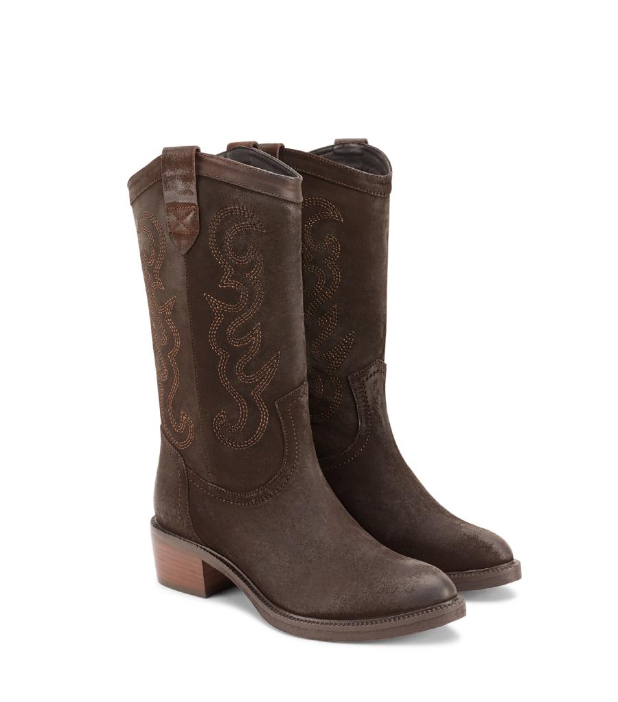 Bota Julie campera de ante engrasado, con detalles bordados marrón