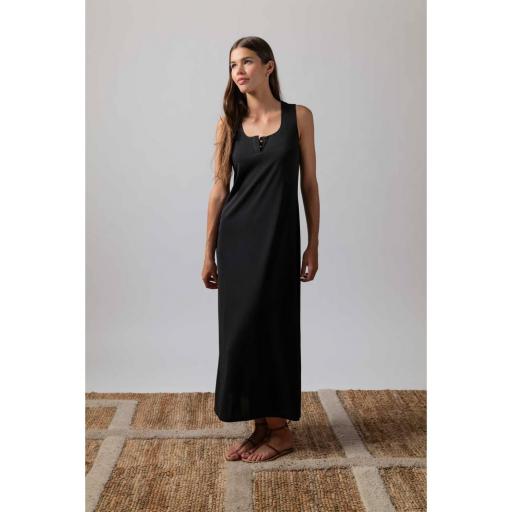 Vestdio Vani negro