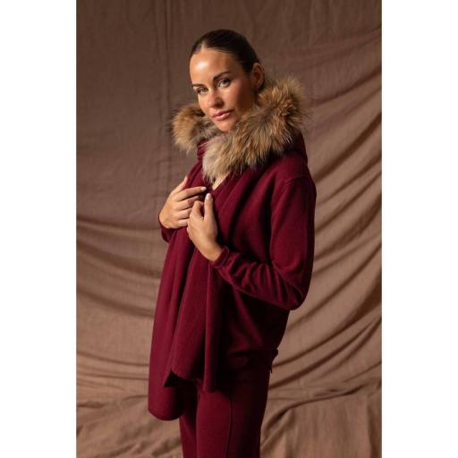 Jersey pico cashmere red wine