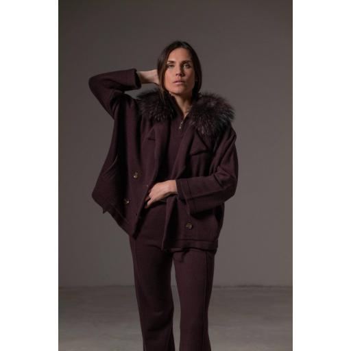 Abrigo cropped cashmere grape
