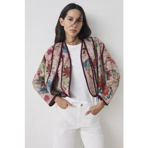 Chaqueta acolchada flores Hari Akita