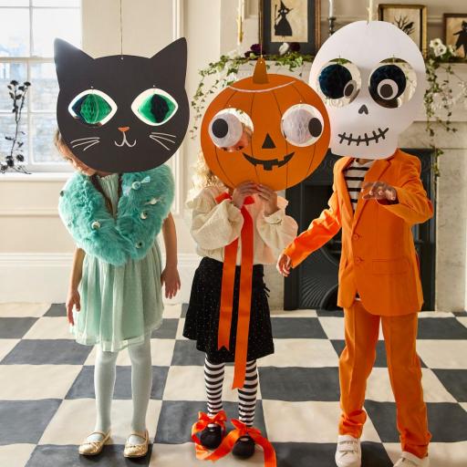 Decoraciones colgantes con cabezas de halloween [1]