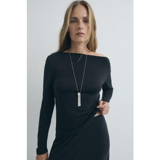 Camiseta escote asimétrico negro Nicole [0]