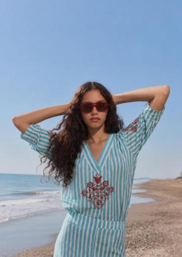 Blusa love bordada [3]