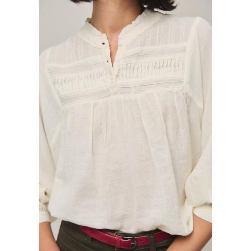 Blusa romántica Eva color crudo