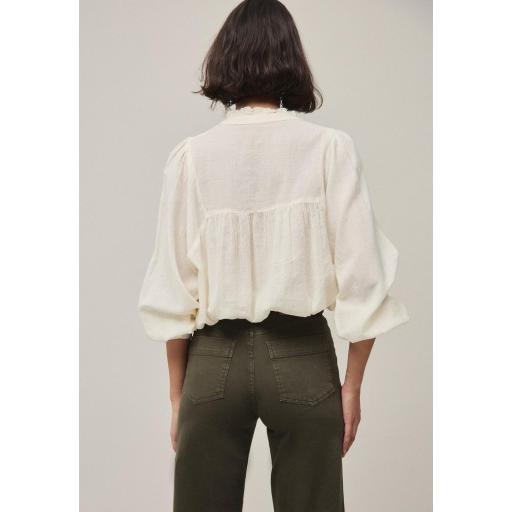 Blusa romántica Eva color crudo [2]