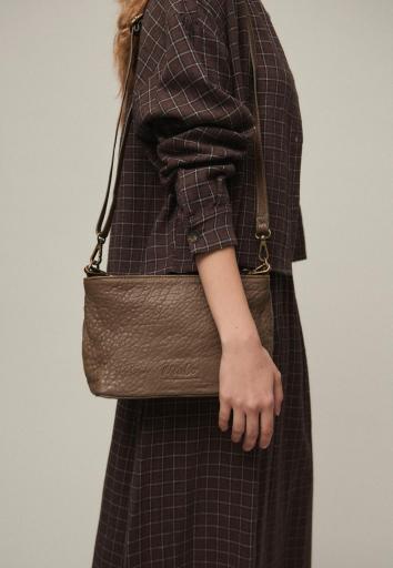 Bolso topo doble asa piel grabada Kaira [1]
