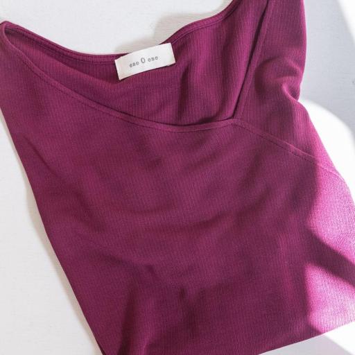Camiseta asimétrica violeta