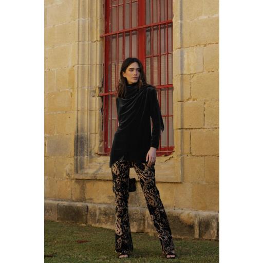 Pantalón terciopelo negro y camel Cala