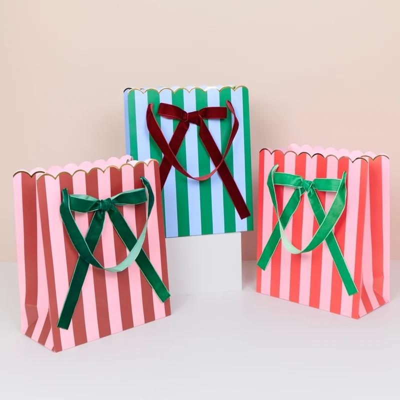 Bolsas de regalo con rayas