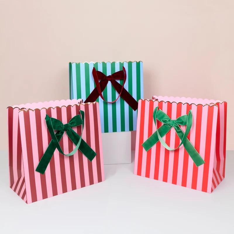 Bolsas de regalo con rayas grandes