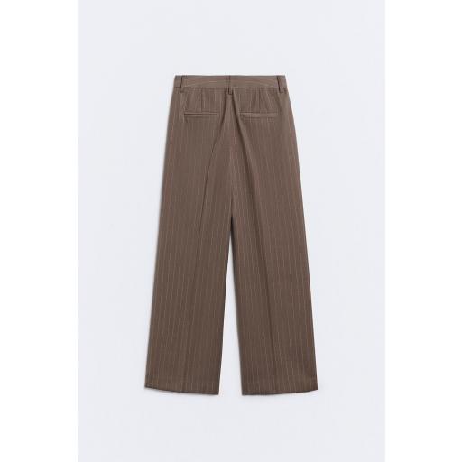 Pantalón raya diplomática marrón corte flare [1]