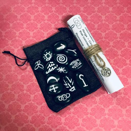   Witches Runes - Runas de las Brujas - Piedra Negra - Wicca Spell witchcraft 