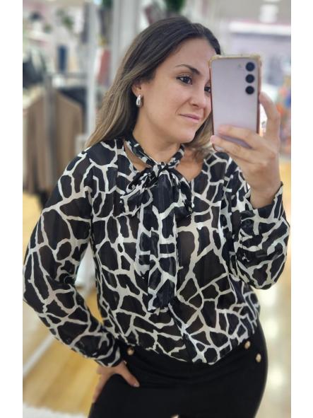 Blusa animal print jirafa negro [1]