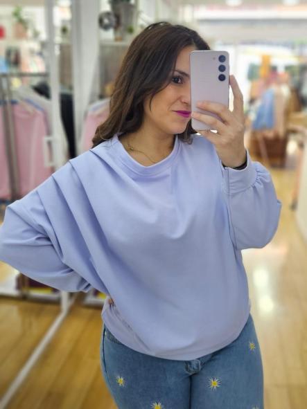 Sudadera oversize fruncido hombro lila