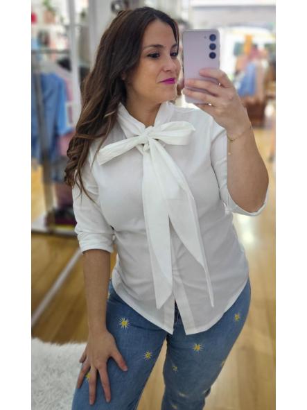 Camisa blanca lazo cuello [1]