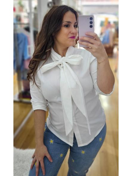 Camisa blanca lazo cuello