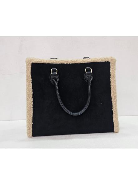 Bolso cuadrado con borde borreguito