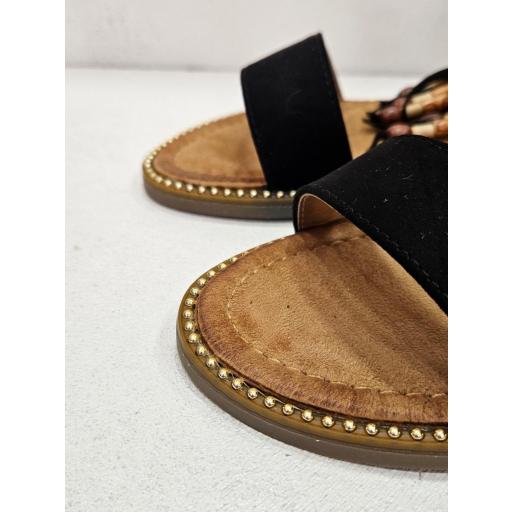 Sandalia boho plana negra [2]