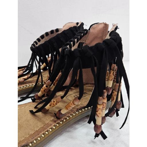 Sandalia boho plana negra [1]