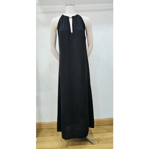 Vestido largo efecto collar negro