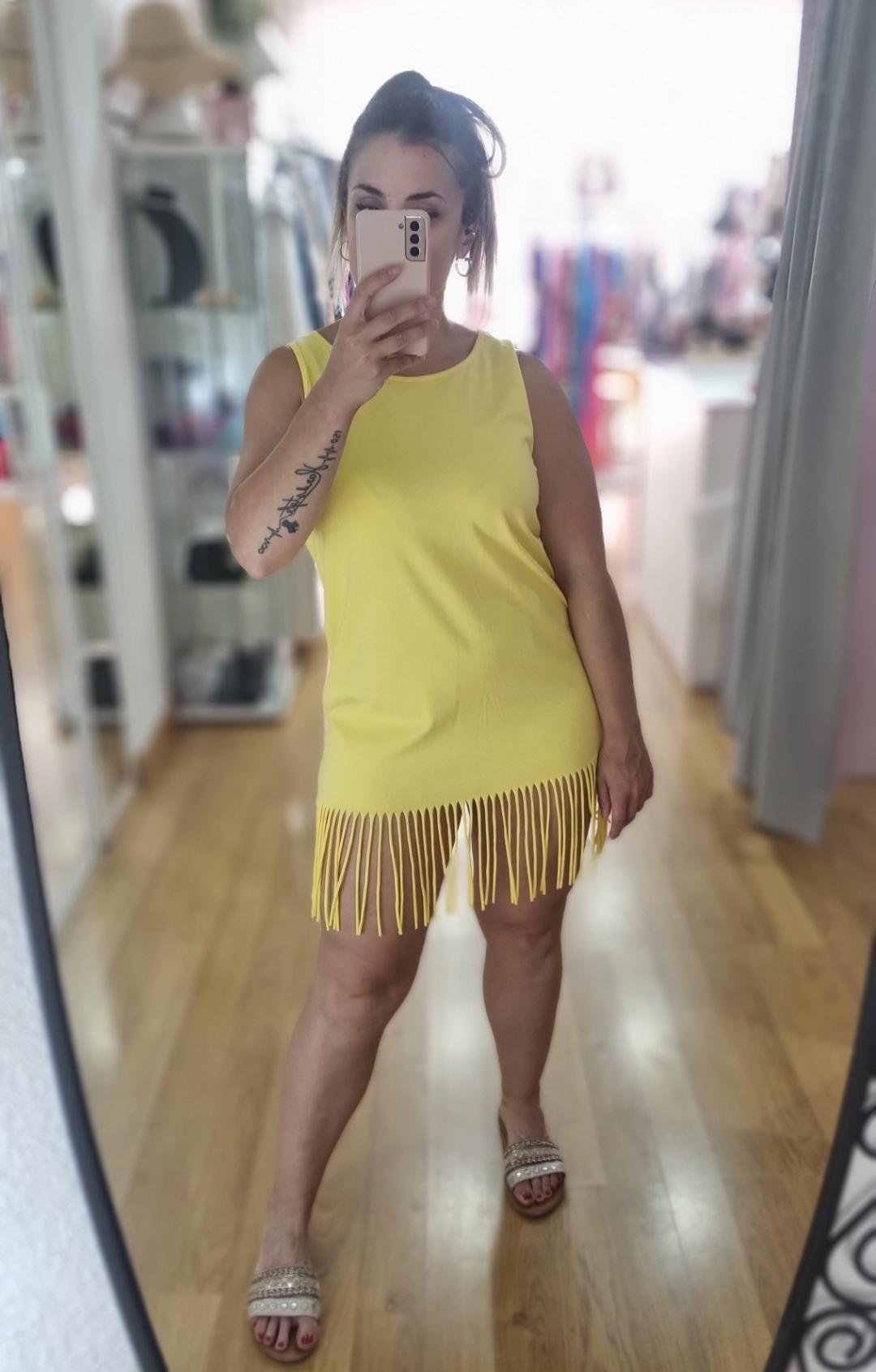 Vestido básico flecos amarillo