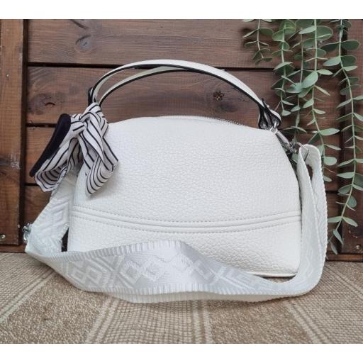 Bolso blanco roto lazo