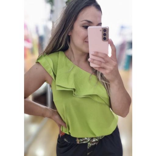 Blusa asimétrica volante verde manzana [1]