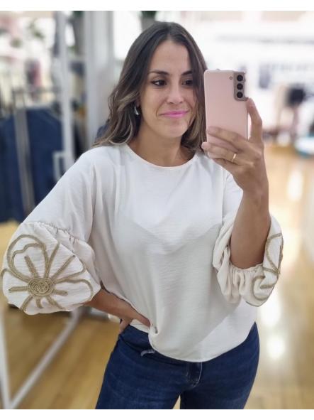 Blusa flor bordada beige [0]