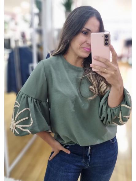 Blusa flor bordada verde kaki [1]