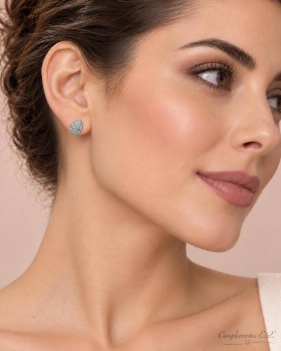 Pendientes de acero con brillos disponibles en dorado y plateado [1]