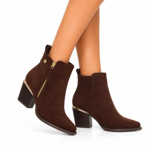Botines de mujer marrón chocolate efecto ante con tacón ancho y cremallera lateral.