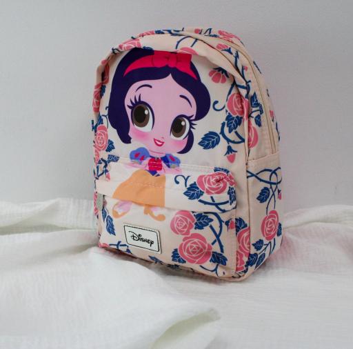 mochila blanca nieves .jpg