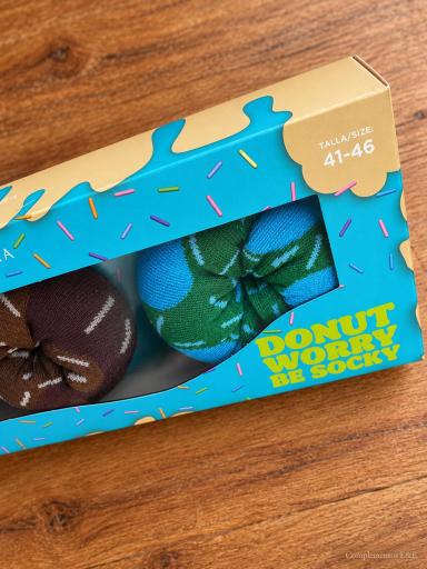 Caja regalo con tres pares de calcetines en forma de donuts [2]