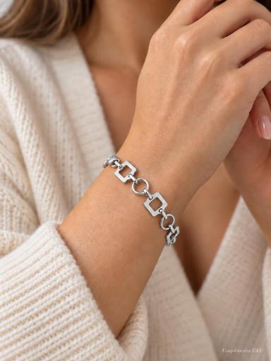 Pulsera de acero plateado con eslabones cuadrados y circulares [1]